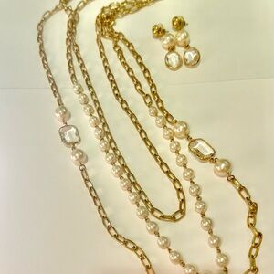 Lustrous Gold and Pearl Necklace Set